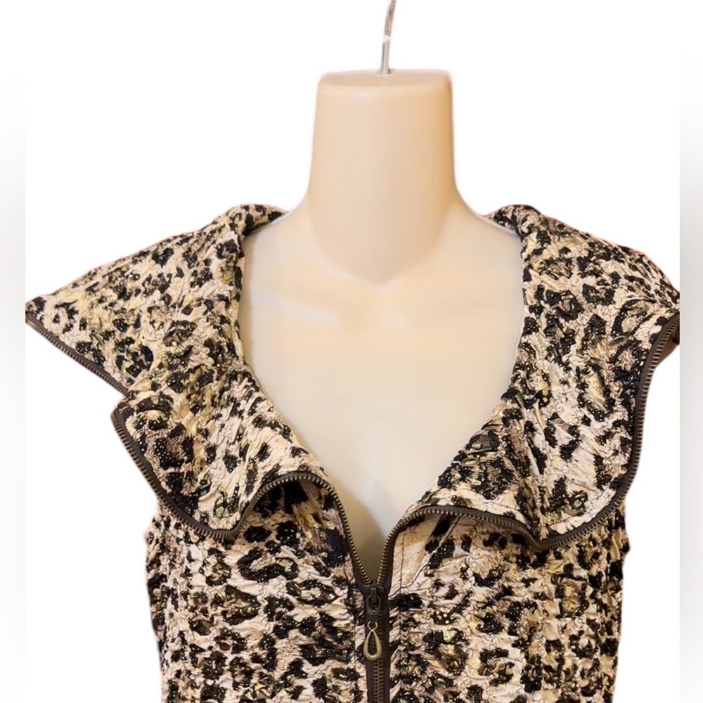 Joseph Ribkoff Animal Print Zip Front Ruffle Collar Vest top - Picture 3 of 12